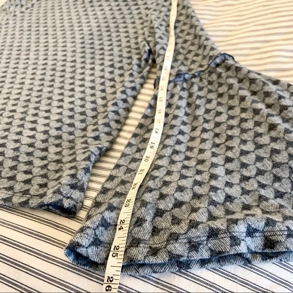 LC Lauren Conrad Bell Sleeve Long Sleeve Shirt Top Size Medium / Hearts Pattern. - Picture 12 of 17